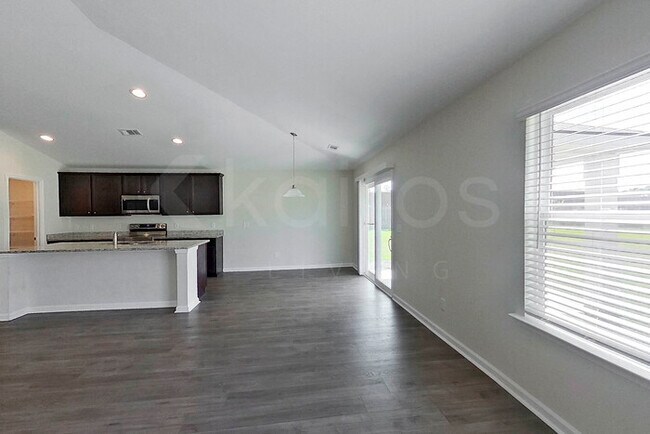 Photo - 100 Ebenezer Blf Wy