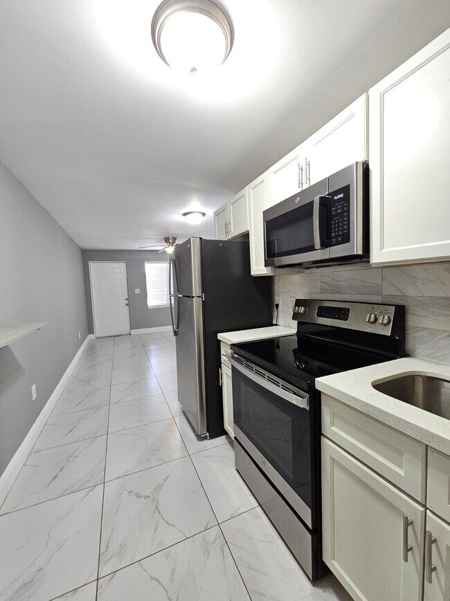 933 W 7th St Unidad A