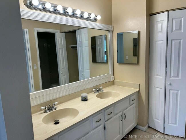 Photo - 2513 S 17th St Unit 207