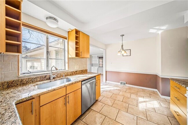 Photo - 21516 Halworth Rd