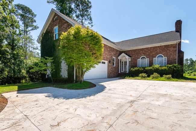 Building Photo - 3754 Roscommon S Rental