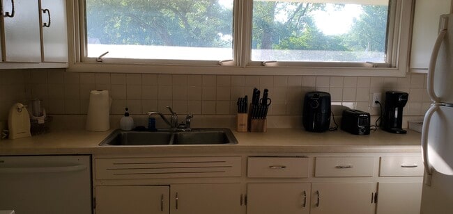 Cocina - 9012 Hemlock Dr