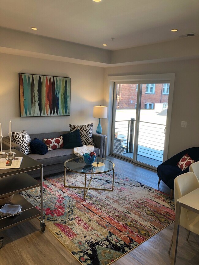 Luxe Apartment with Parking - Luxe Apartment with Parking