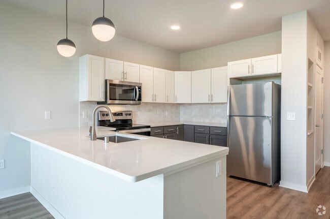1BR, 1BA - 690SF - Kitchen