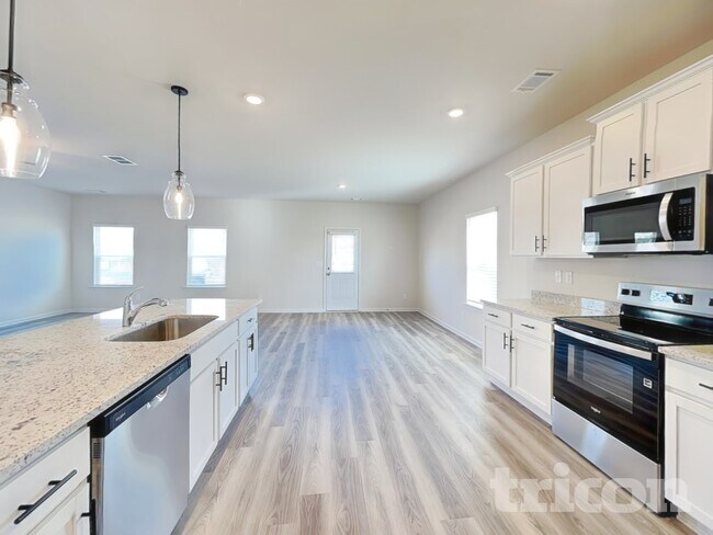 Photo - 108 Avondale Blvd SE