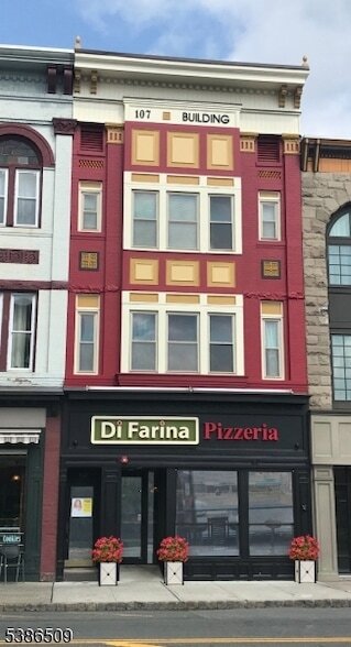 Building Photo - 107 E Broad St Rental