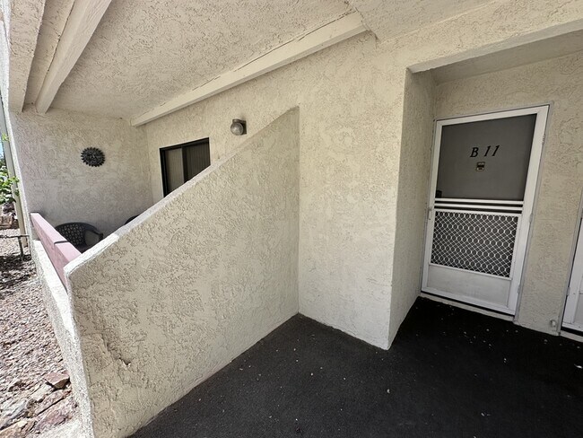 Building Photo - 441 Moser Ave