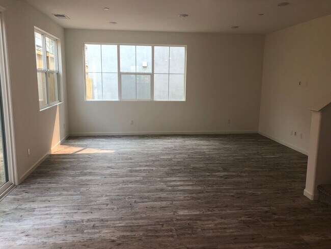 Photo - BEAUTIFUL HOME IN FOLSOM IN GATED COMMUNITY!!