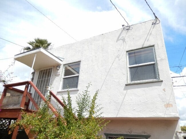 Building Photo - 4733-35 Oregon St Unit 4733 Oregon St Rental