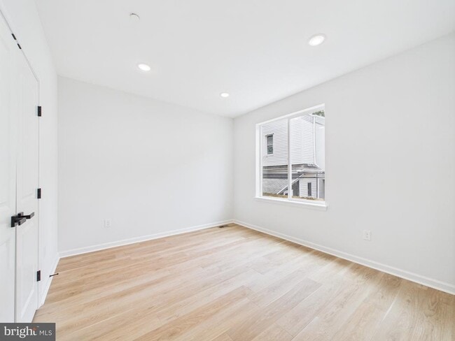 Building Photo - 1326 S Gross St Unit 3