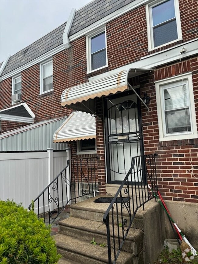 Building Photo - Newly Renovated 3BR 2 1/2 Bathroom House F...