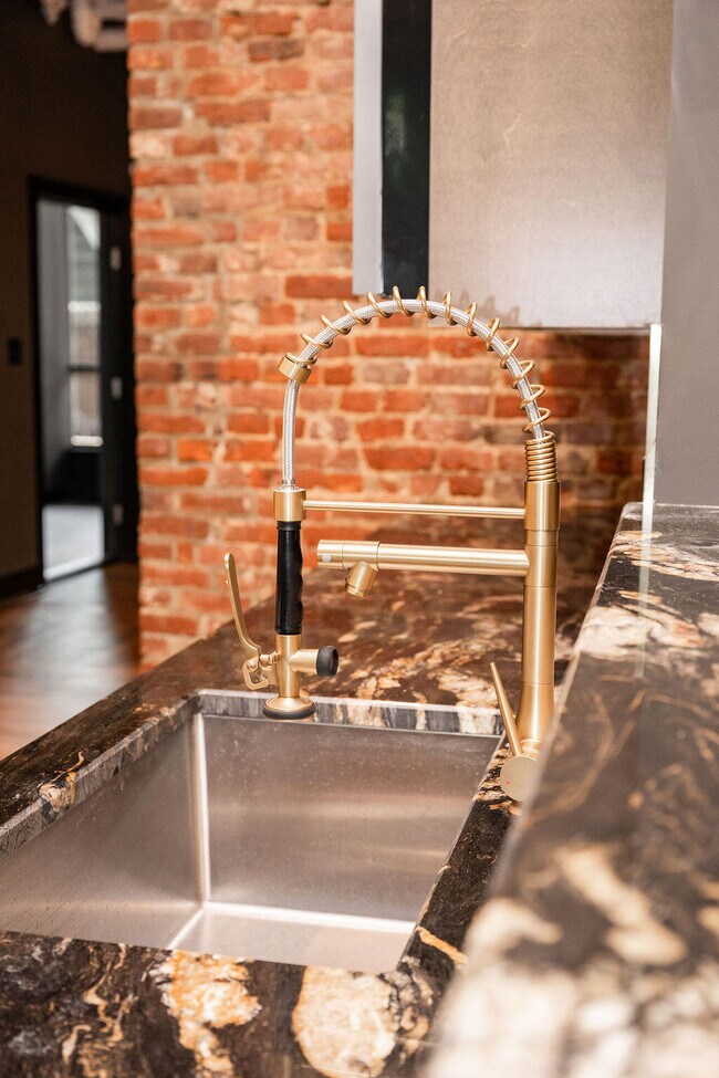 Photo - 275 S Limestone Unit 150