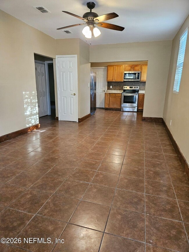 Photo - 848 Crestwood St