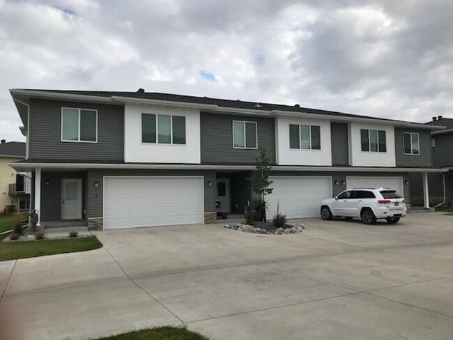 Building Photo - 3375 Pr Hts Wy