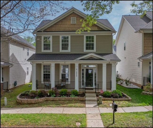 Building Photo - Fenced Yard in Cornelius with Detached Garage