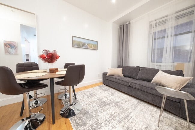 Building Photo - 230 W 113th St