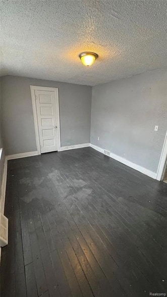 Photo - 15608 Wabash St