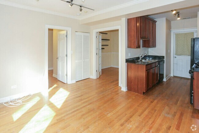 Building Photo - 628 W Roscoe St Unit 1N Rental