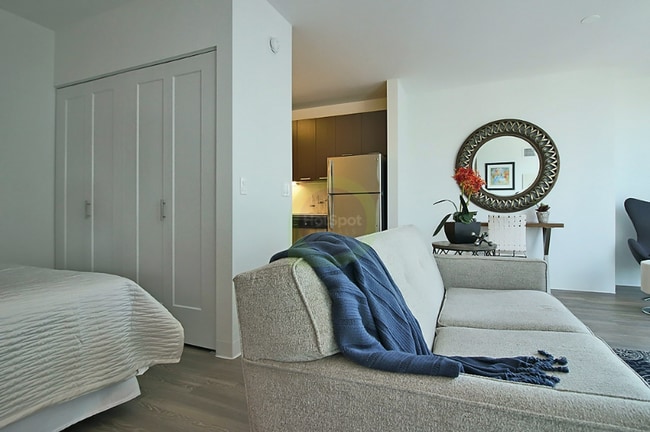 Photo - 647 N Wells St