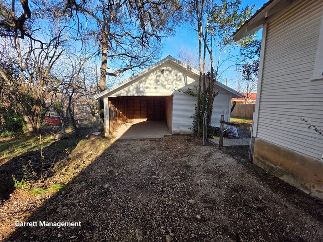 Photo - 2/1 House in Lampasas