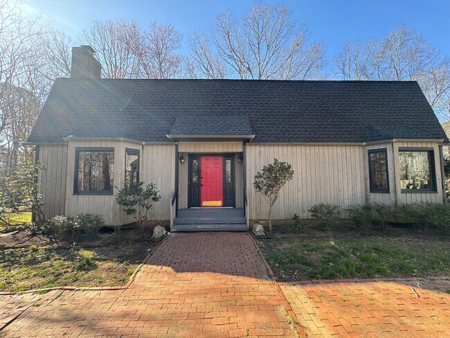 Photo - Stunning 5 Bedroom Home in Chapel Hill on ...