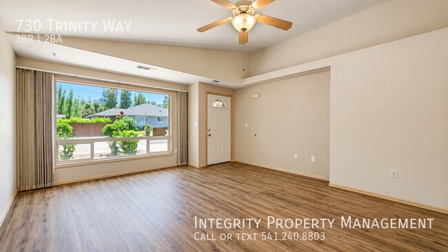 Photo - 730 Trinity Way