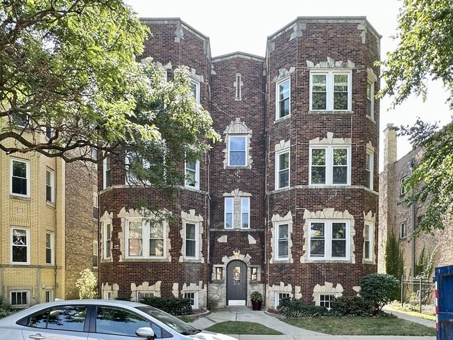 Building Photo - 2641 W Carmen Ave Rental