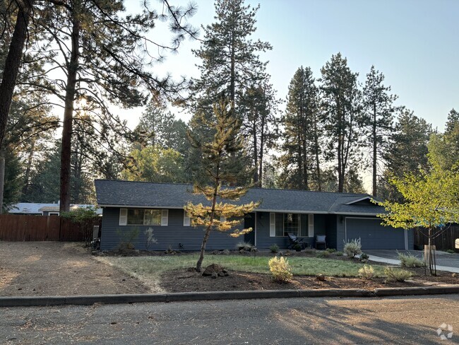 Building Photo - Peaceful Southwest Ranch Near Deschutes River Rental