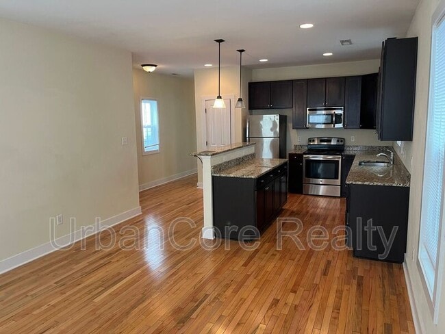 Building Photo - 3508 E Clay St Unit A