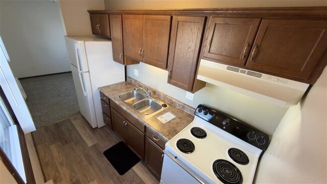 Photo - Brentwood Estates - Furnished & Unfurnished Apartments