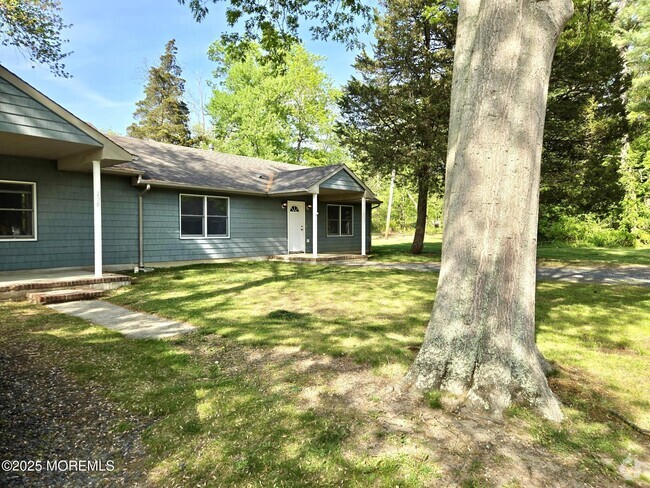 Building Photo - 242 Chapel Hill Rd Rental