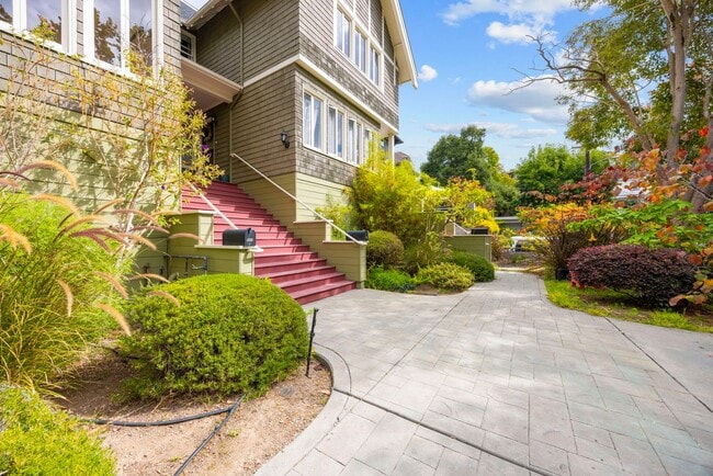 Photo - Sun Soaked 2 bedroom 1 bath unit off Piedm...