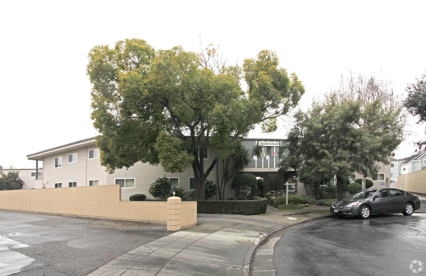 Blythe Court Apartments - Blythe Court Apartments