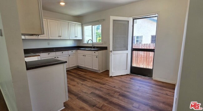 Photo - 5444 Hermitage Ave