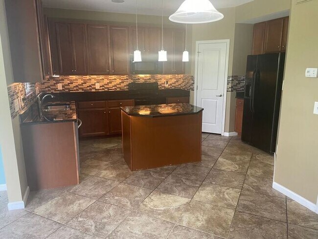 Photo - Large 3 Bedroom/2.5 Bath/Bonus/Florida Room