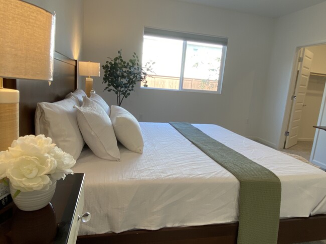Private XL Bedroom with Attached Bath & Blackout Curtain - 1683 Sandoval Dr Unit Primary Suite