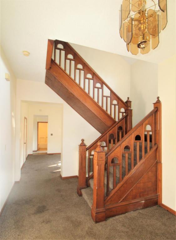 Photo - 915 Helm St