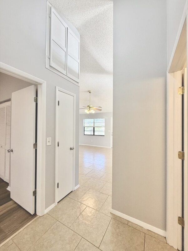 Photo - 1159 E Rohe St