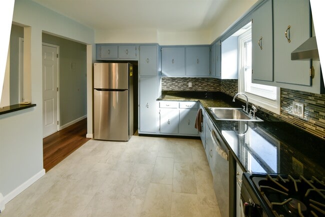 Photo - 45 E 51st St