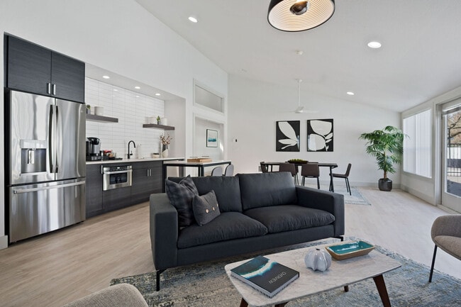 Photo - Alvista Lake Meridian