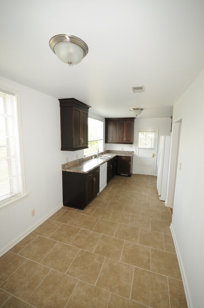 Photo - 16 Windsor Dr