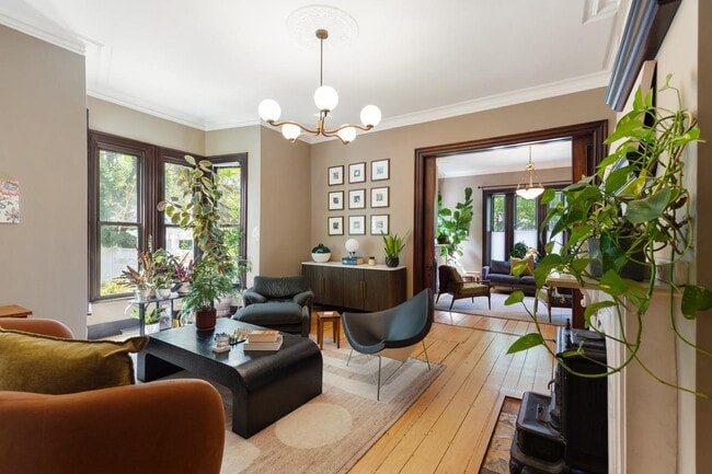 Photo - 230 Winchester St