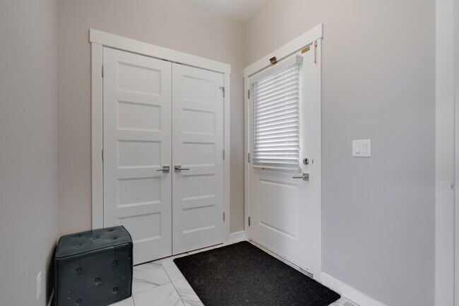 Photo - 3850 Gee Cres