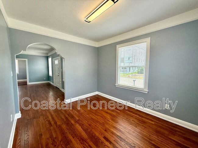 Photo - 2323 W North B St