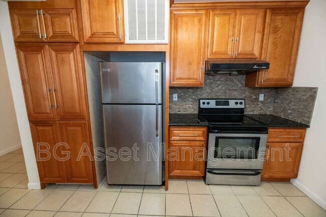 Photo - 1459 MacArthur Blvd Unit 11