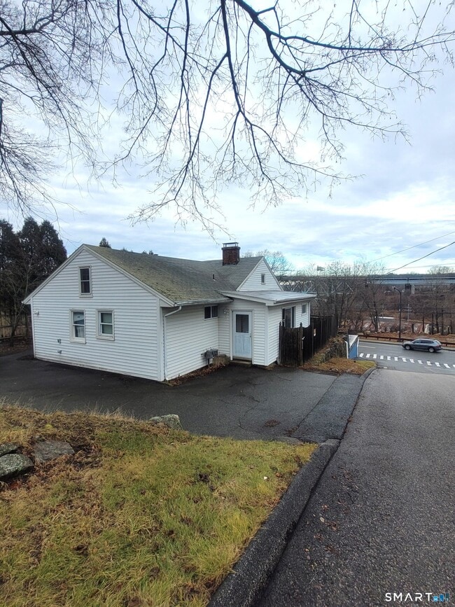 Photo - 123 Bridge St