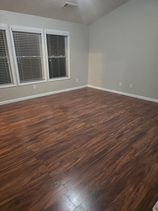 Photo - 1642 Balvaird Dr