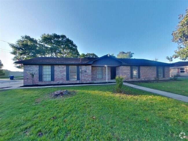 Building Photo - 205 4th St Rental