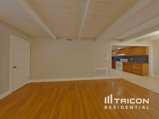 Photo - 400 Shaddick Dr