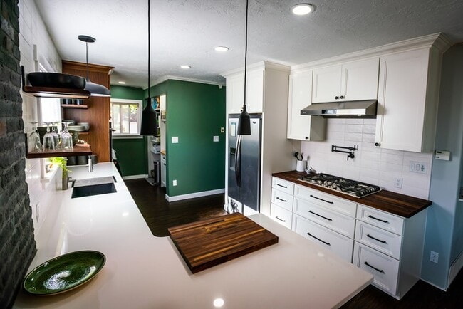 Photo - 1061 E 800 S
